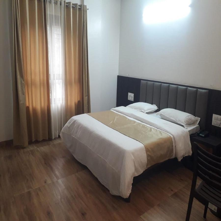 Hotel Shiv Sangram 艾哈迈德讷格尔 外观 照片